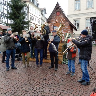 Bläsergruppe spielte auf dem Weihnachtsmarkt