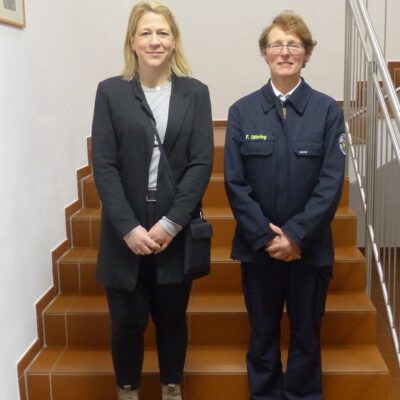 Kinderfeuerwehrwartinnen Christina Lichtblau und Frauke Döhring